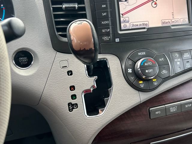 Used 2011 Toyota Sienna XLE image 27