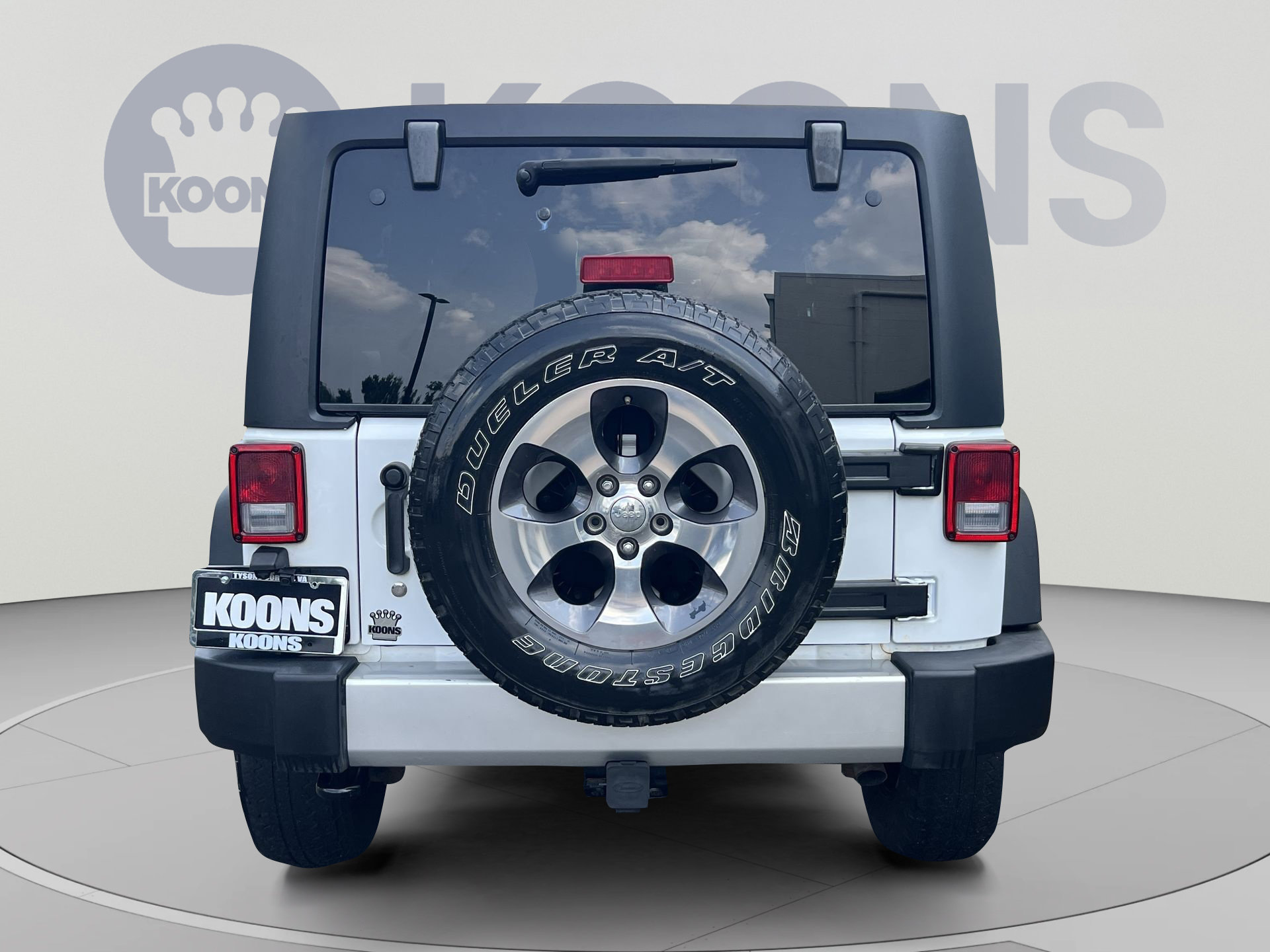 Used 2017 Jeep Wrangler Unlimited Sahara w/ Connectivity Group AWD/4WD image 5