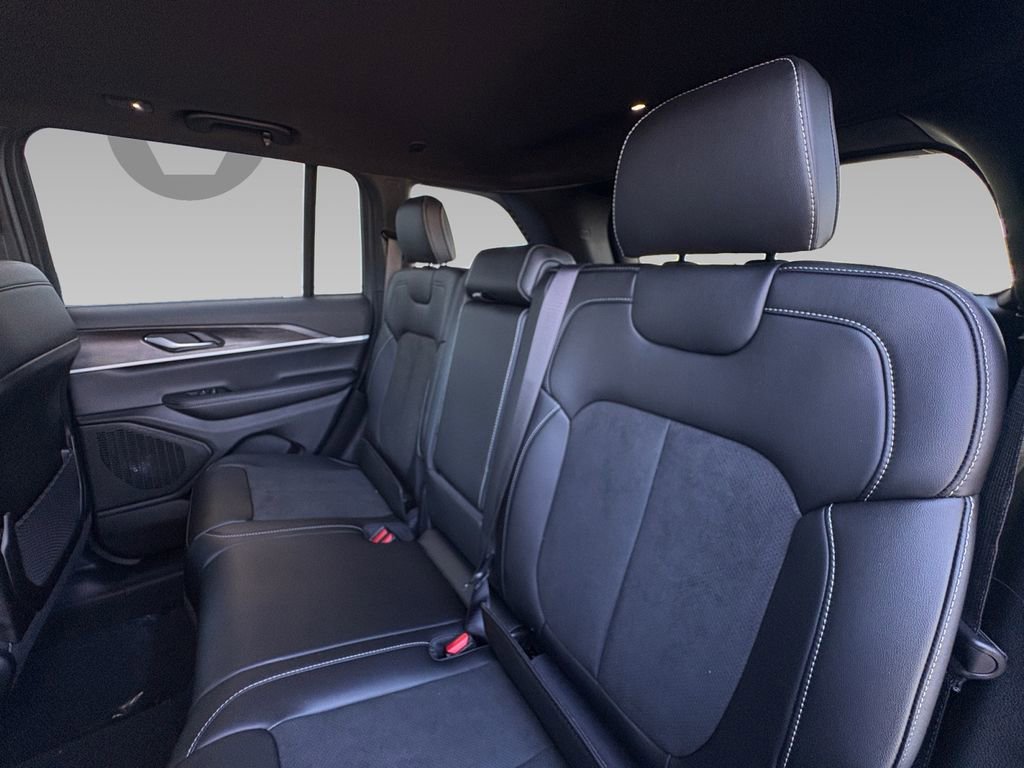 New 2026 Jeep Grand Cherokee Altitude image 5
