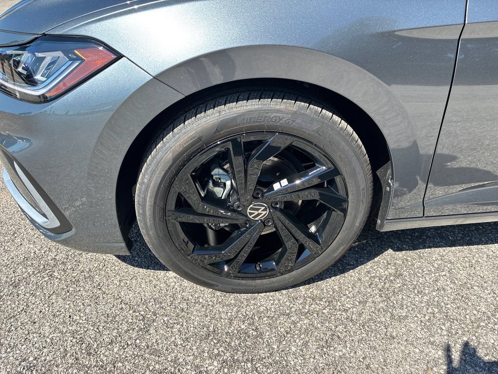 New 2026 Volkswagen Jetta SE FWD image 9