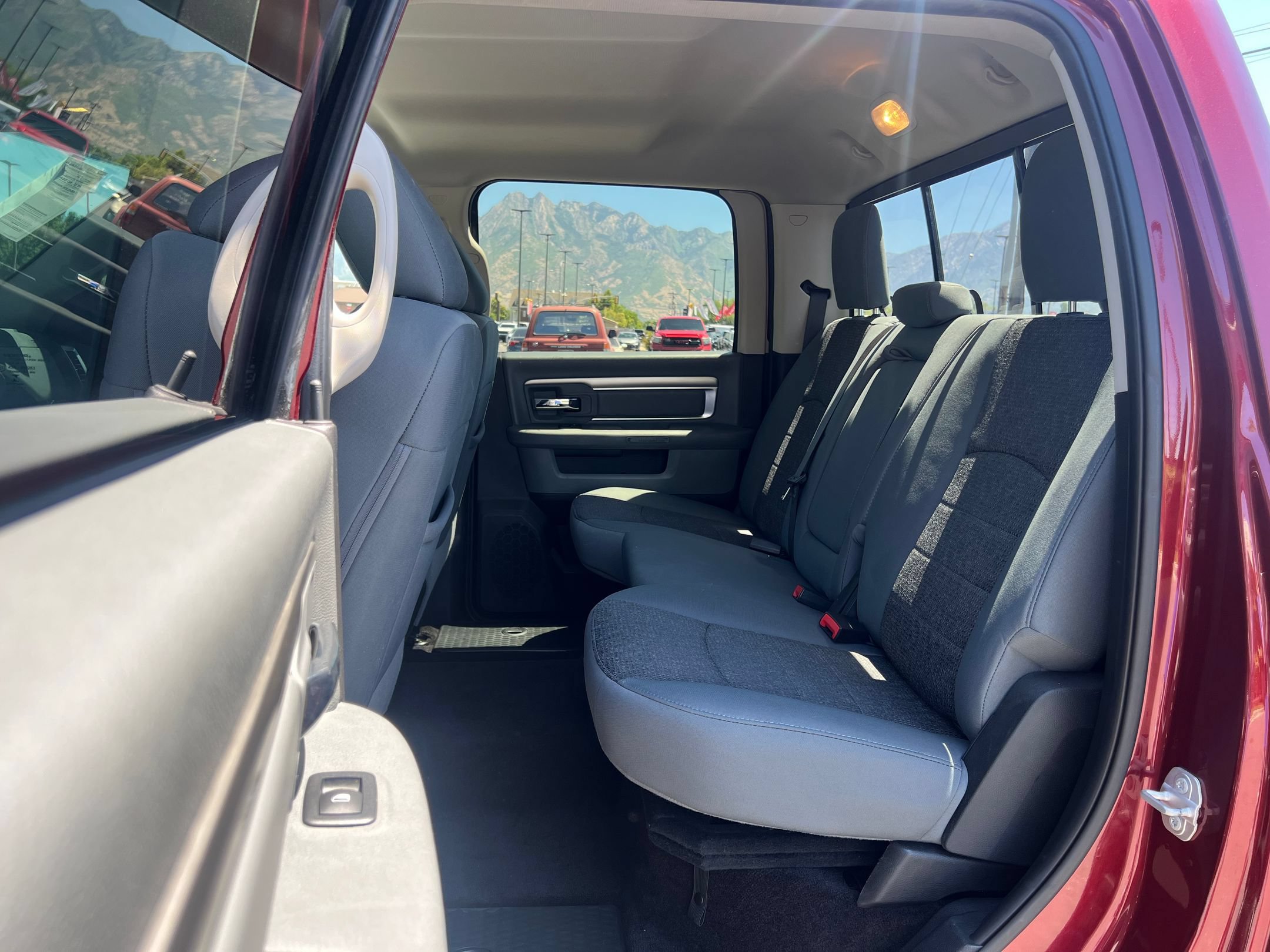 Used 2018 RAM 1500 Big Horn AWD/4WD image 25