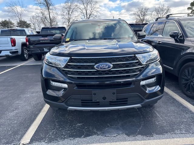 Used 2023 Ford Explorer XLT w/ Equipment Group 202A image 3
