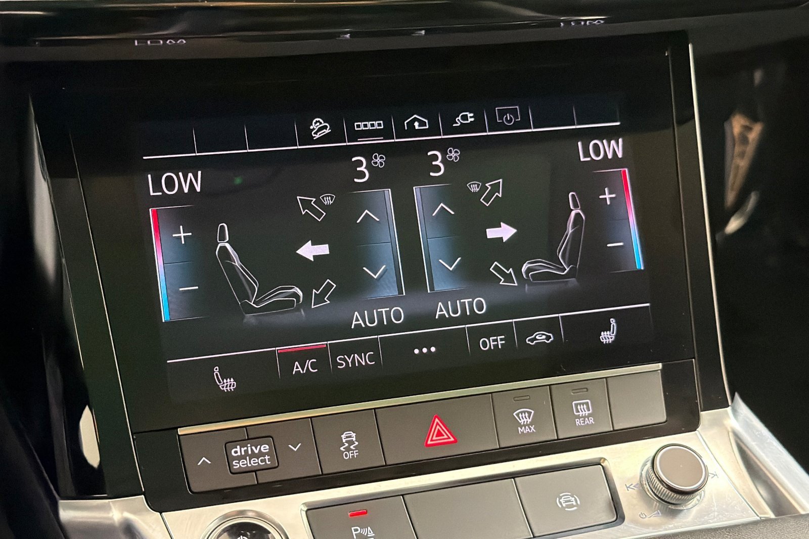 Used 2024 Audi Q8 e-tron Premium AWD/4WD image 20