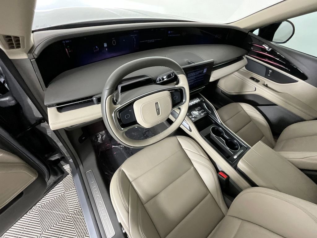 Used 2025 Lincoln Nautilus Premier image 15