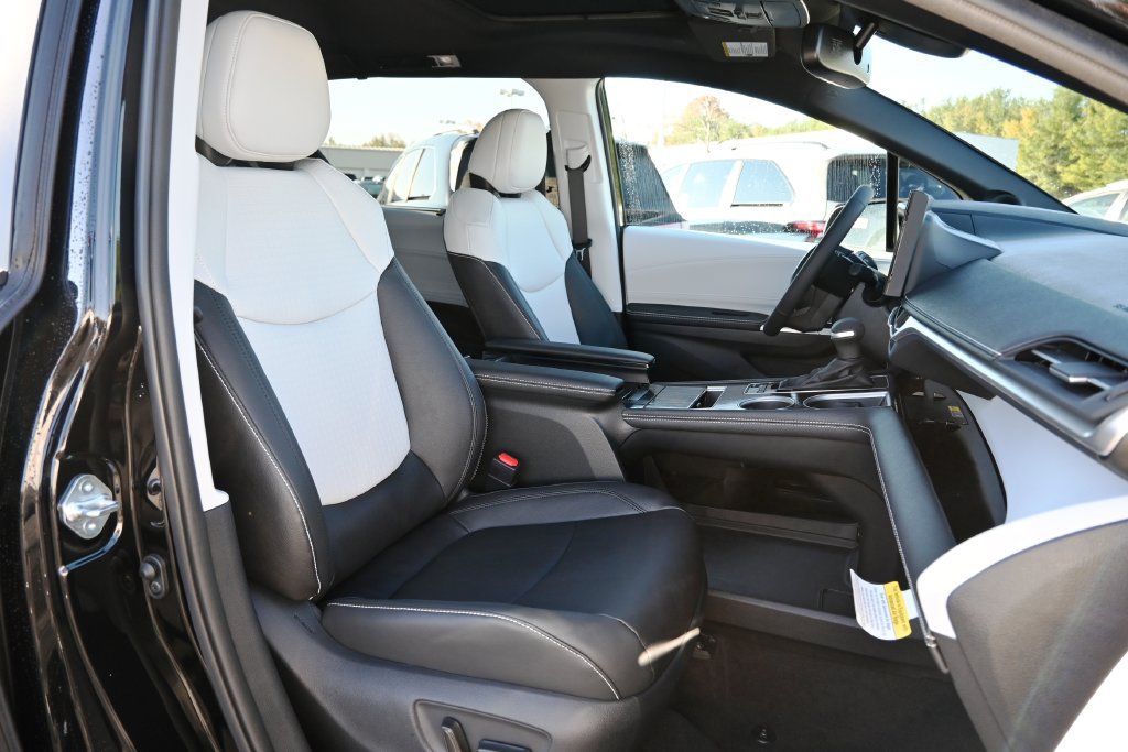 New 2026 Toyota Sienna XSE AWD/4WD image 15