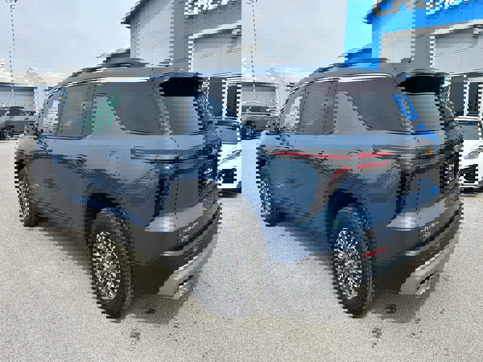 New 2026 Chevrolet Traverse LT w/ Driver Confidence Package FWD image 5