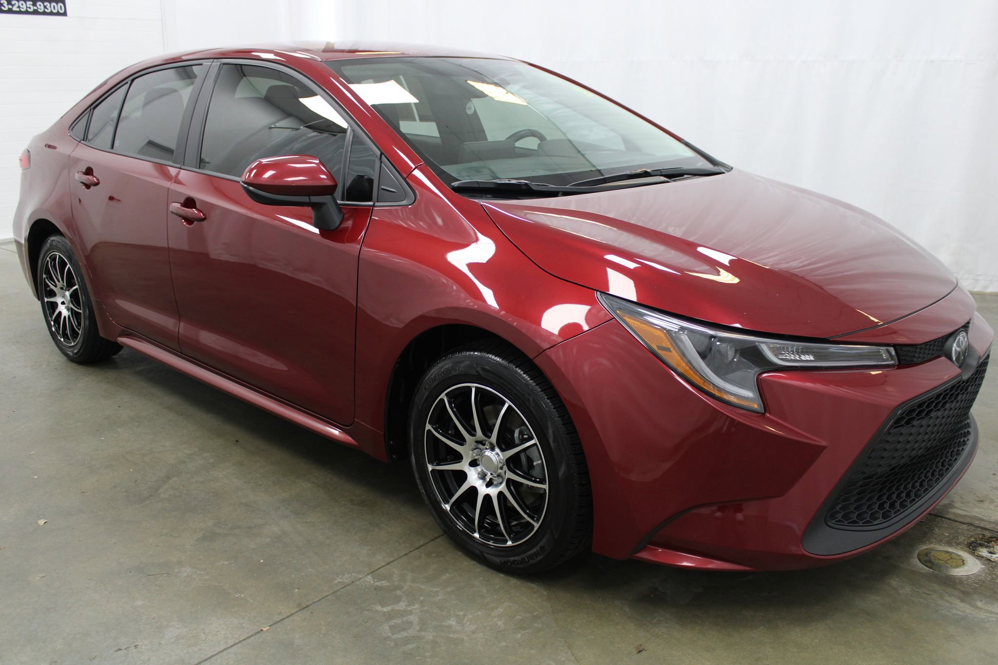 Used 2022 Toyota Corolla LE image 3