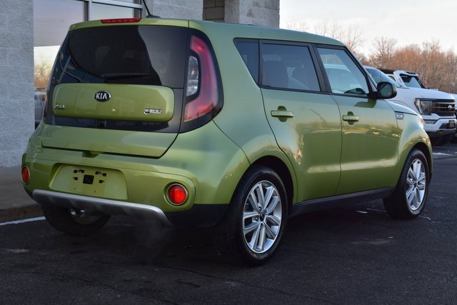 Used 2017 Kia Soul + image 11