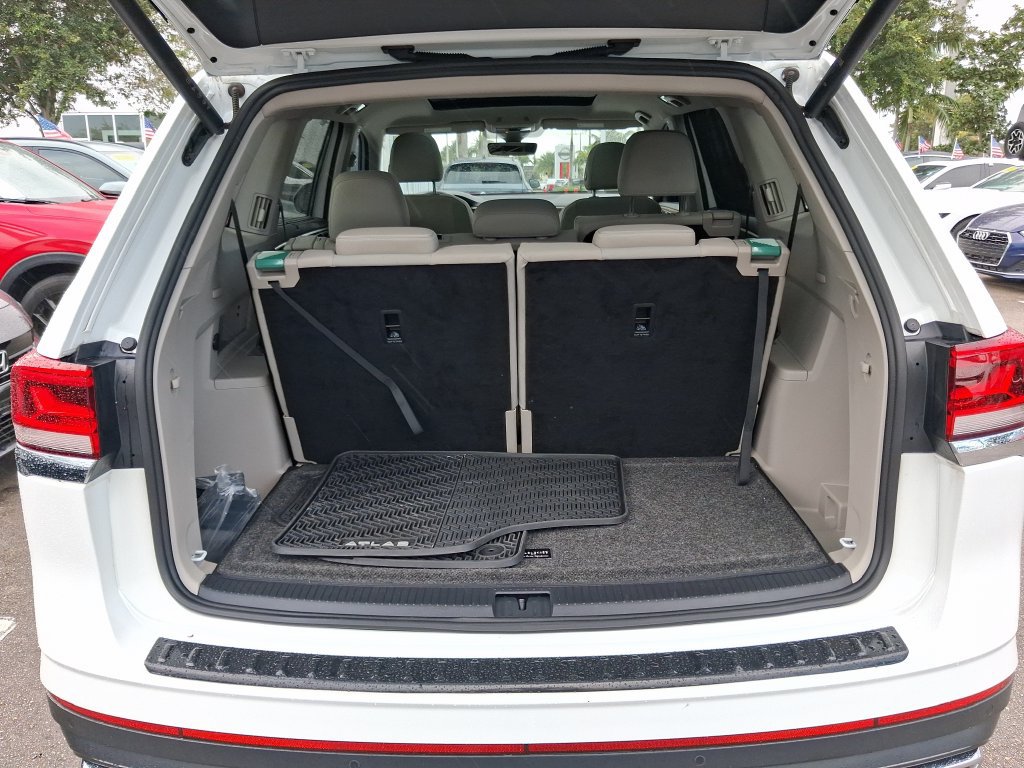 Used 2024 Volkswagen Atlas SE w/ Panoramic Sunroof Package FWD image 13