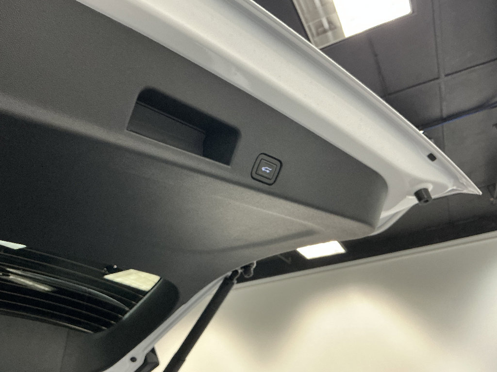 New 2026 Chevrolet Traverse LT w/ LPO, Floor Liner Package FWD image 27