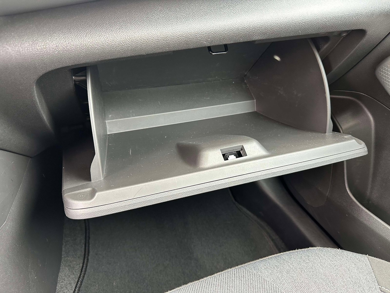 Certified 2024 Chevrolet Trax RS image 33