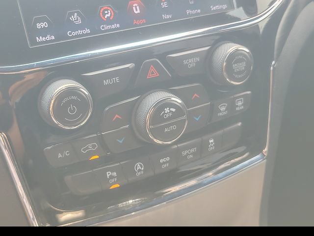 Used 2020 Jeep Grand Cherokee Altitude AWD/4WD image 21