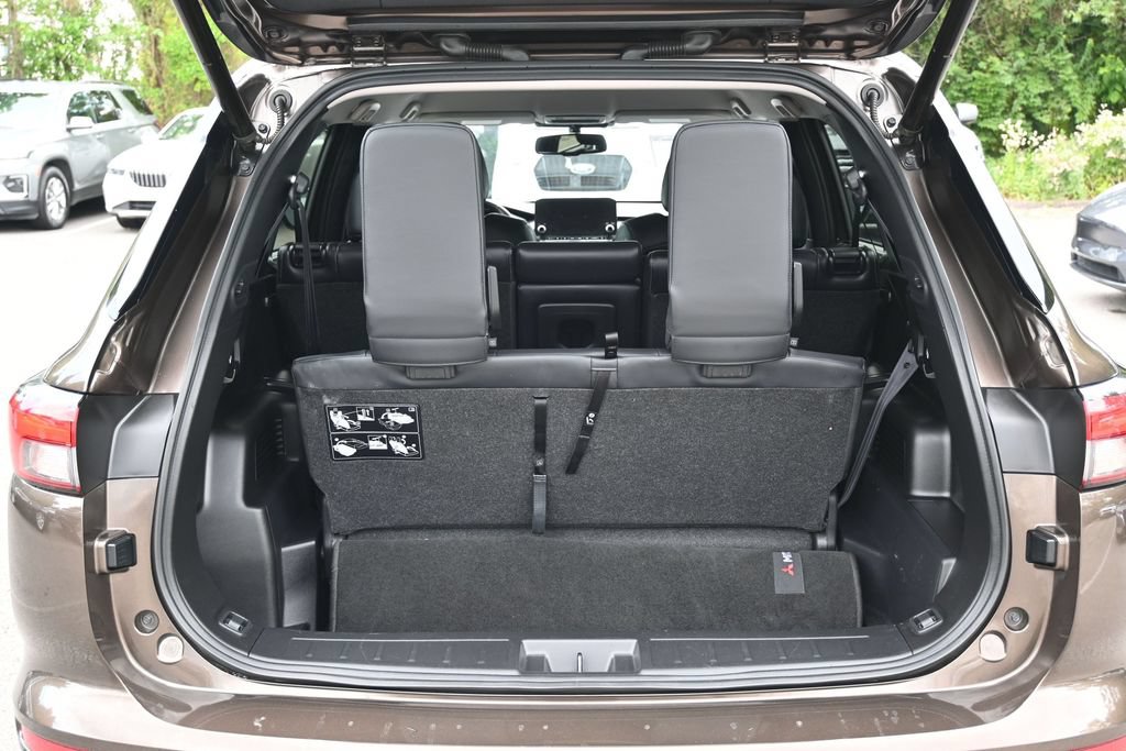 Used 2024 Mitsubishi Outlander SEL Black Edition AWD/4WD image 16