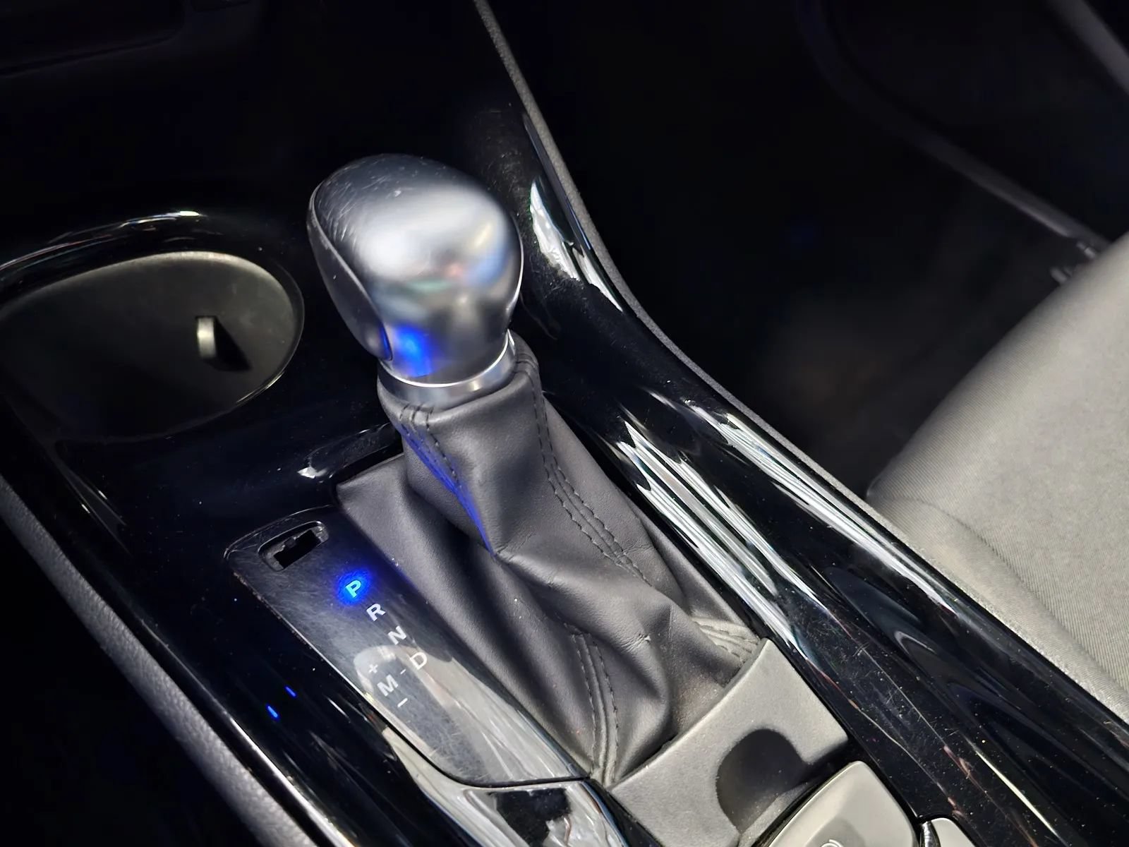 Used 2022 Toyota C-HR XLE FWD image 18