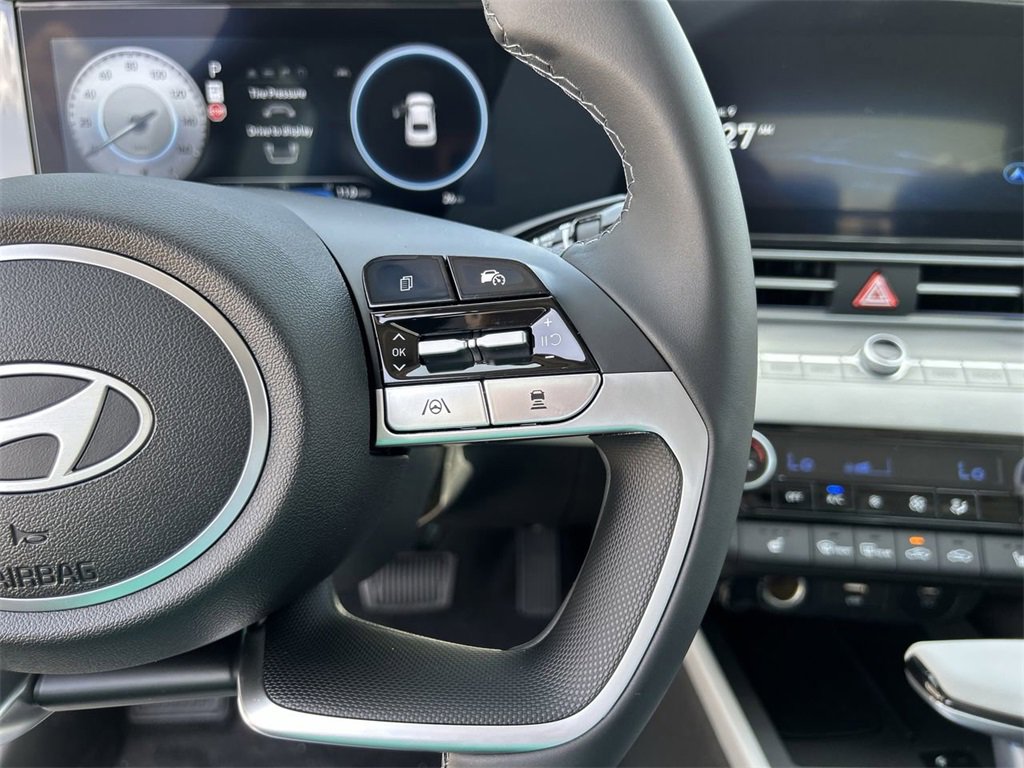 New 2025 Hyundai Elantra Limited image 27