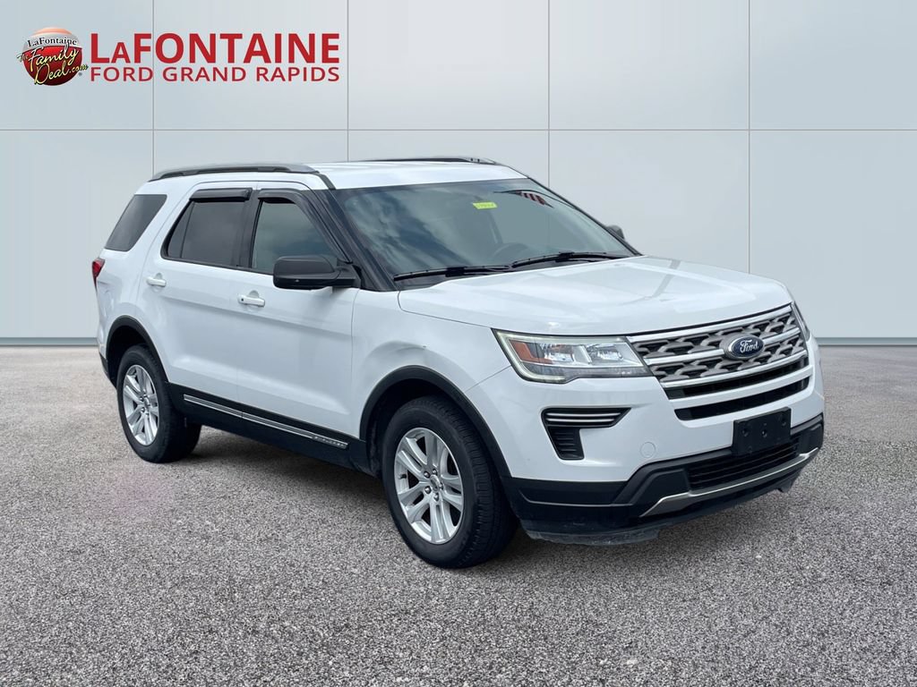 Used 2018 Ford Explorer XLT AWD/4WD image 3