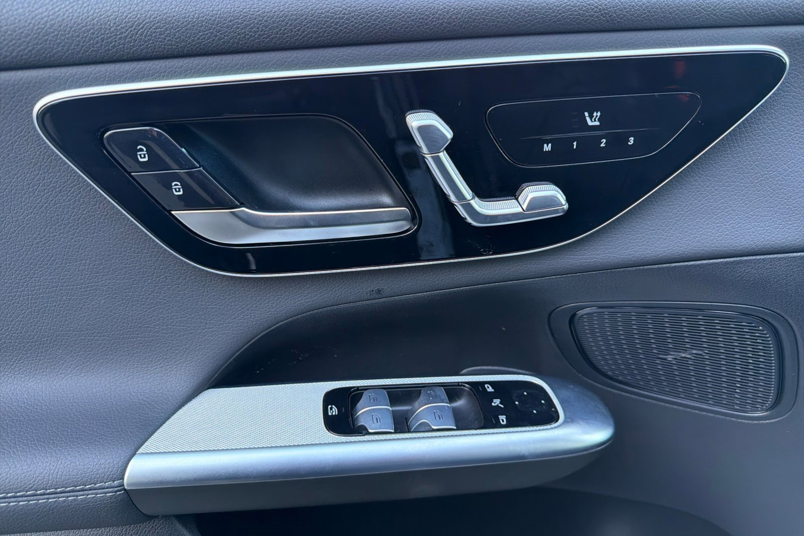 Certified 2025 Mercedes-Benz GLC 300 GLC 300 4MATIC image 11