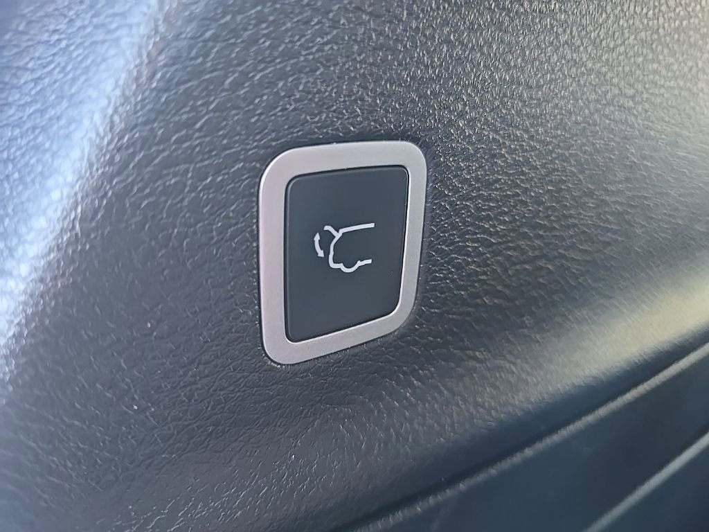 Used 2025 Chrysler Pacifica Select image 91