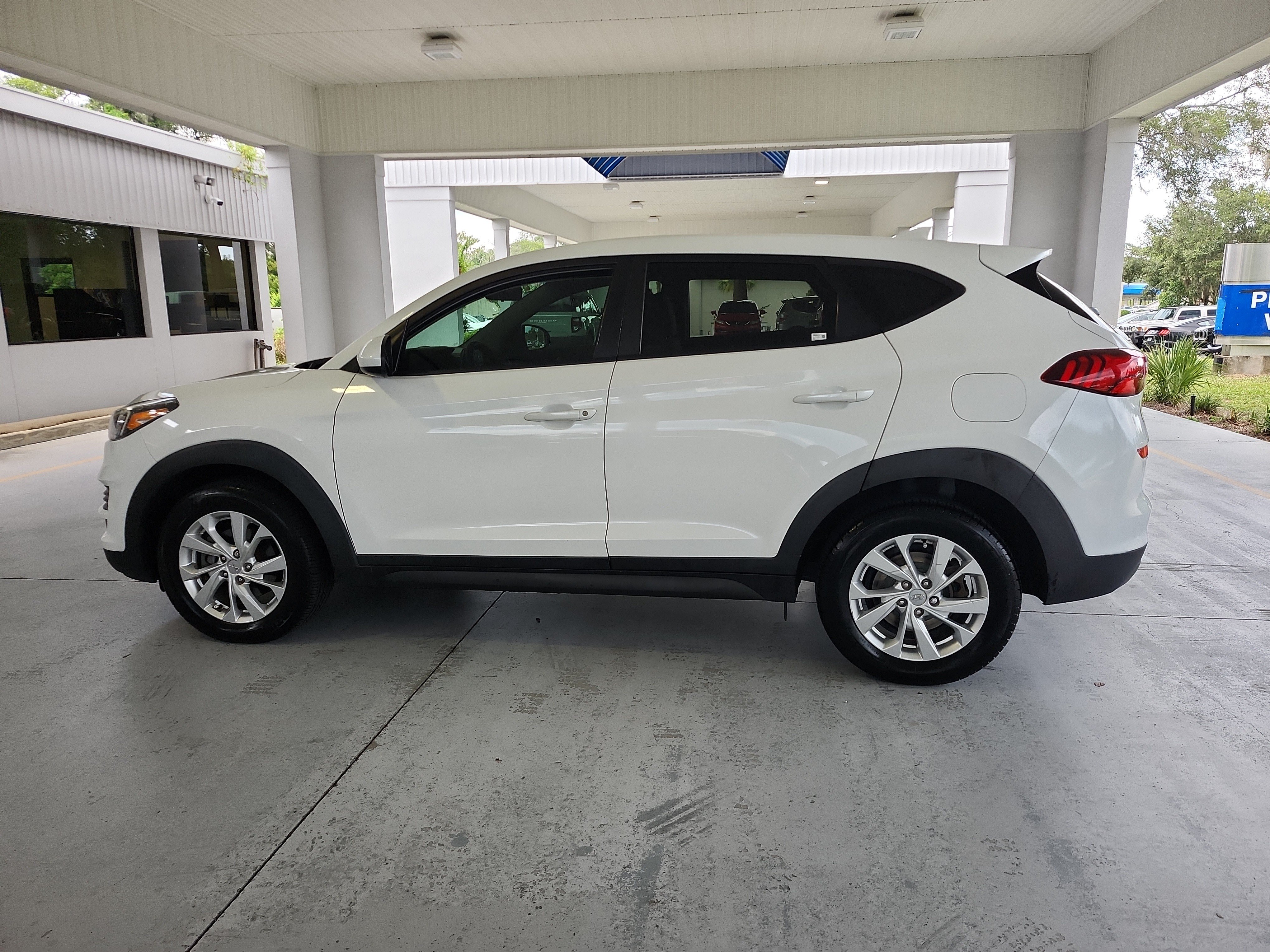 Used 2021 Hyundai Tucson SE w/ Cargo Package FWD image 2