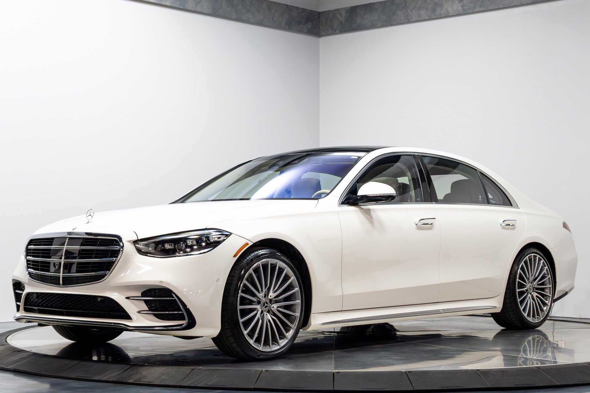 Used 2022 Mercedes-Benz S 580 4MATIC Sedan image 2