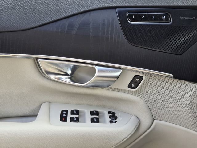 Used 2020 Volvo XC90 T5 Momentum w/ Protection Package Premier FWD image 28