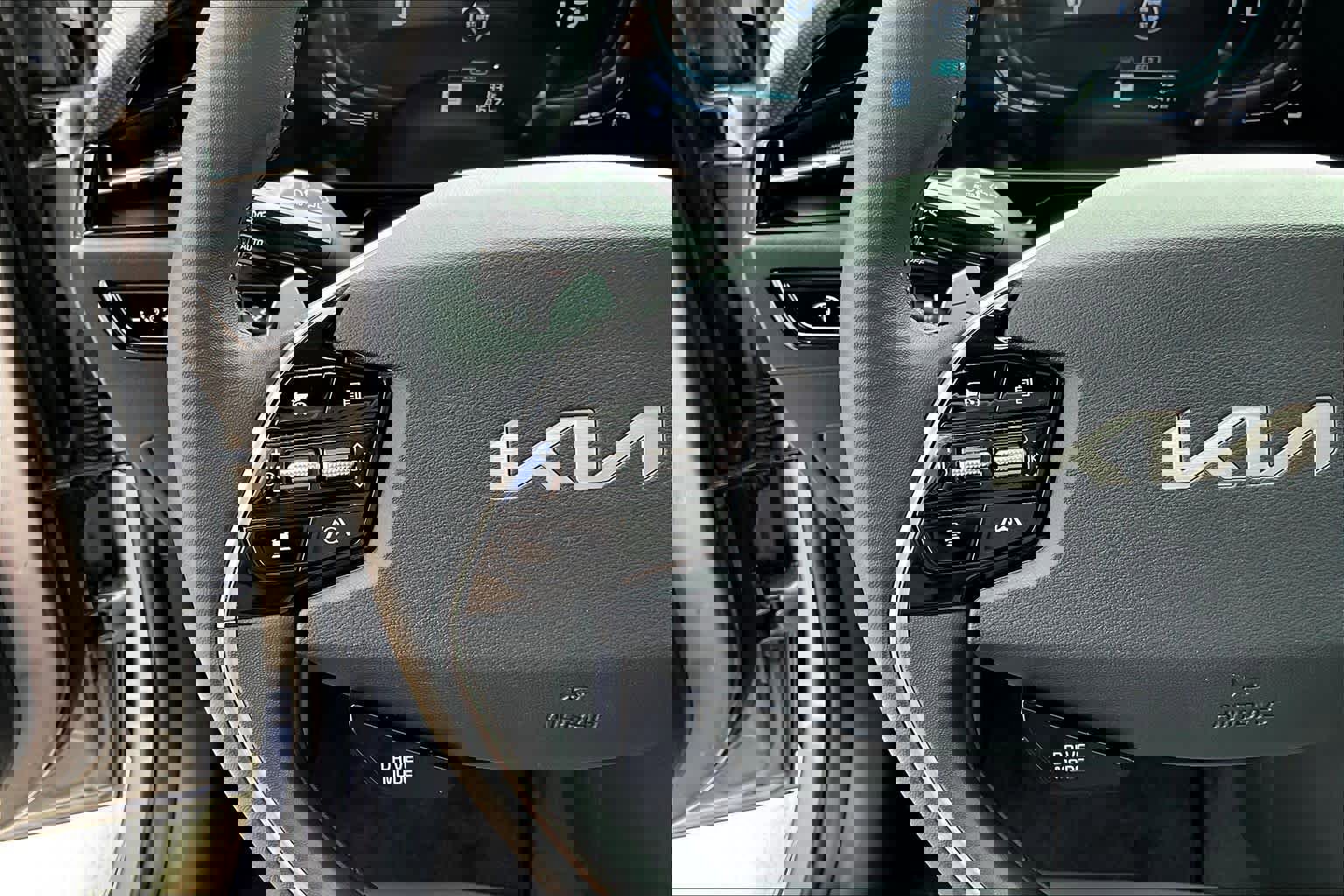 Used 2025 Kia Niro EX image 23