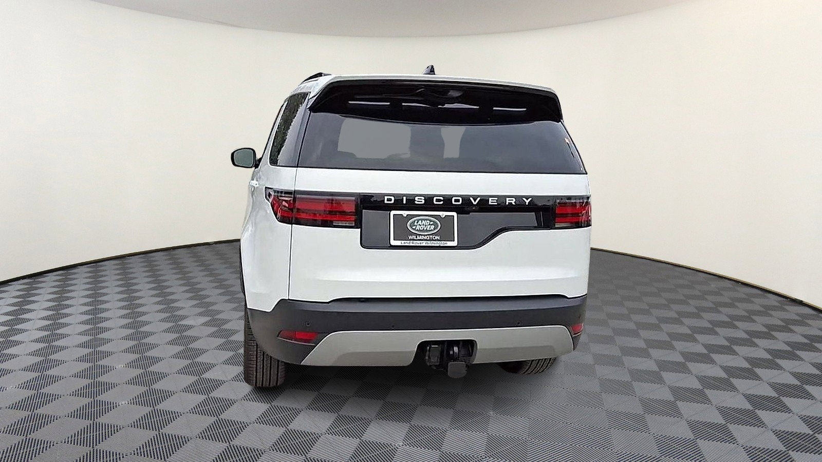 Certified 2025 Land Rover Discovery S image 7