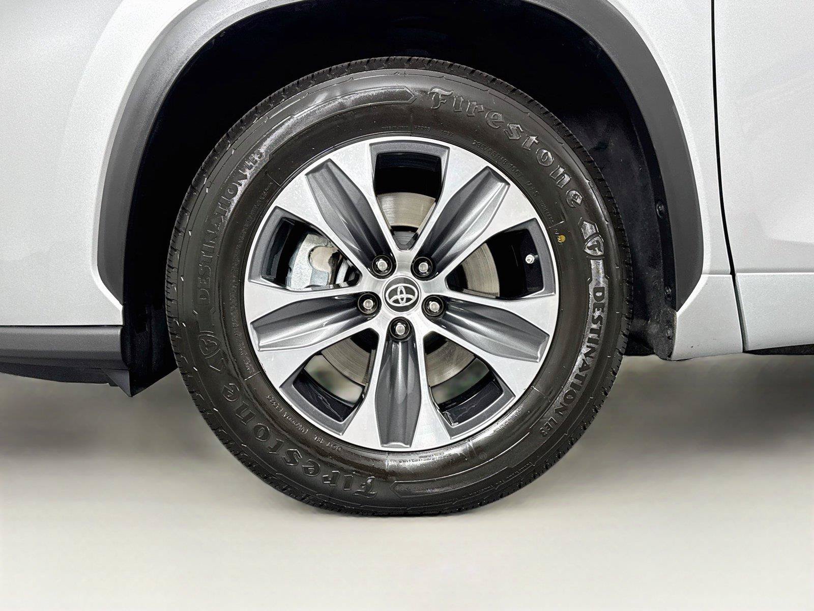 Used 2022 Toyota Highlander XLE FWD image 46