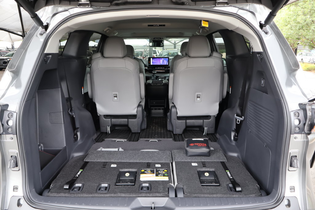 New 2026 Toyota Sienna XLE AWD/4WD image 57