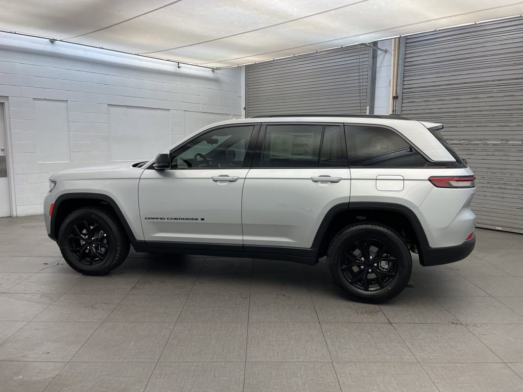 New 2026 Jeep Grand Cherokee Altitude AWD/4WD image 5