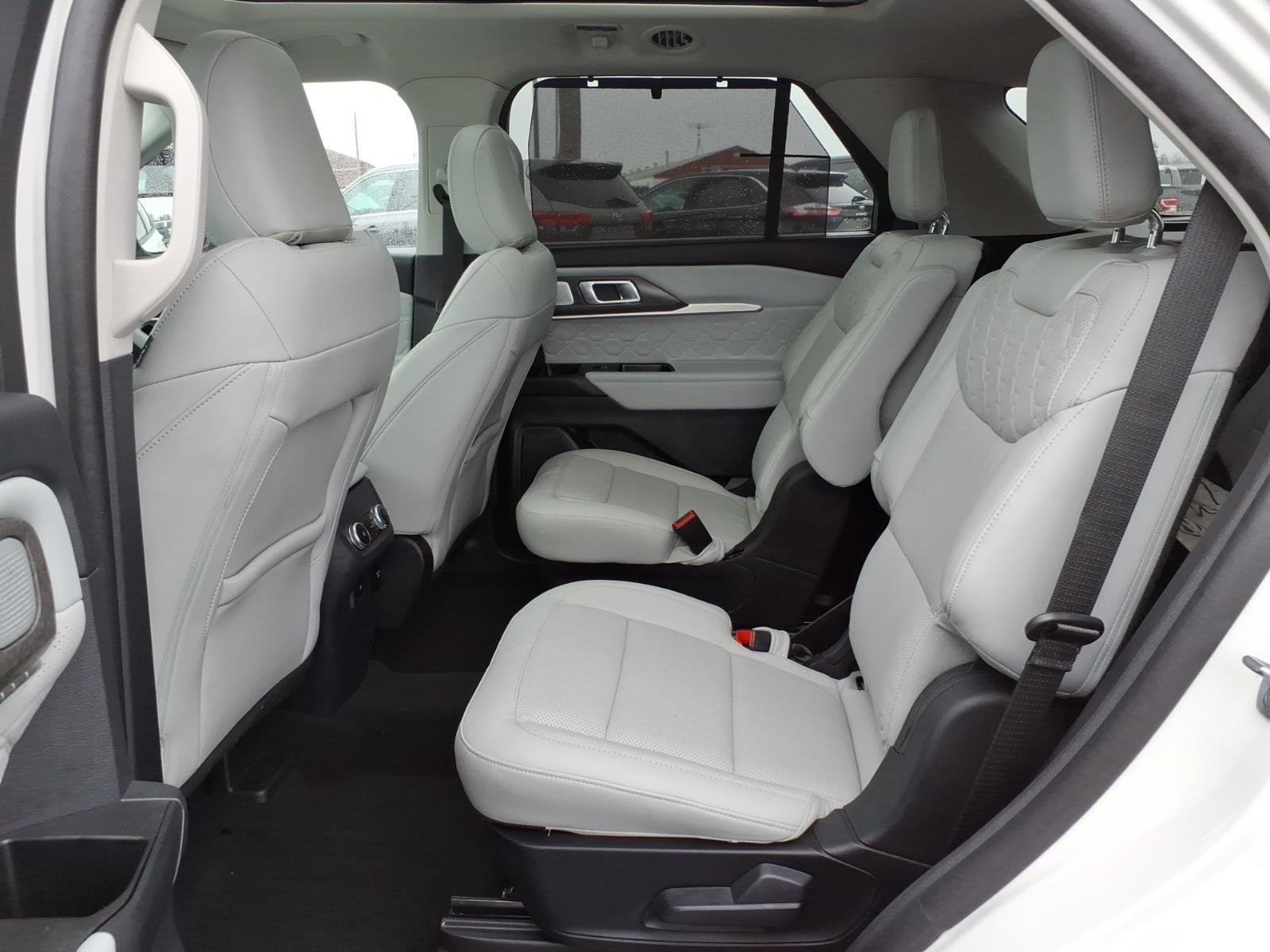 Used 2025 Ford Explorer Platinum w/ Ultimate Package image 14