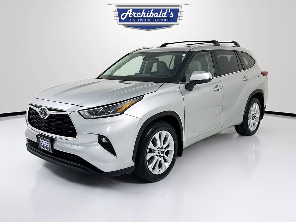 Used 2022 Toyota Highlander Limited image 3
