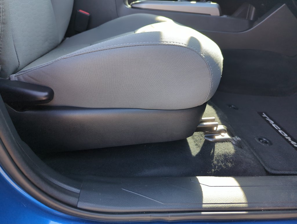 Used 2018 Toyota Tacoma SR5 RWD image 32
