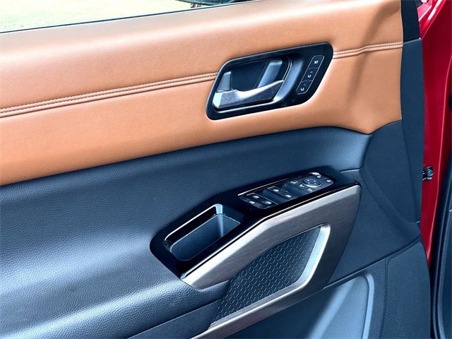 Used 2023 Nissan Pathfinder Platinum image 12