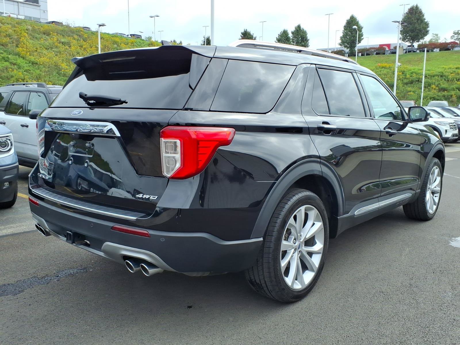 Used 2023 Ford Explorer Platinum w/ Technology Package AWD/4WD image 6