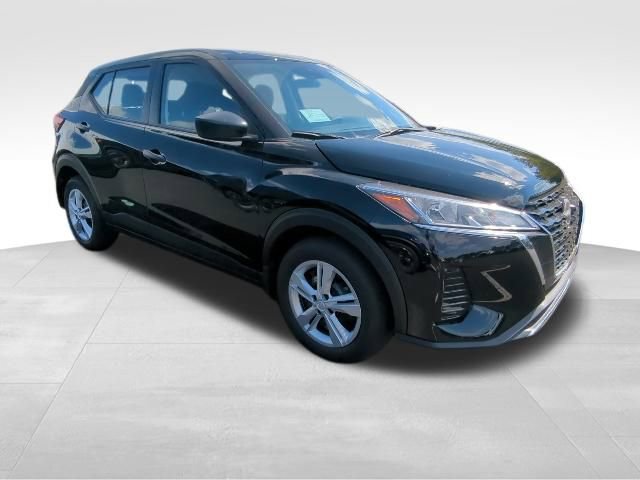 New 2025 Nissan Kicks Play S FWD image 9
