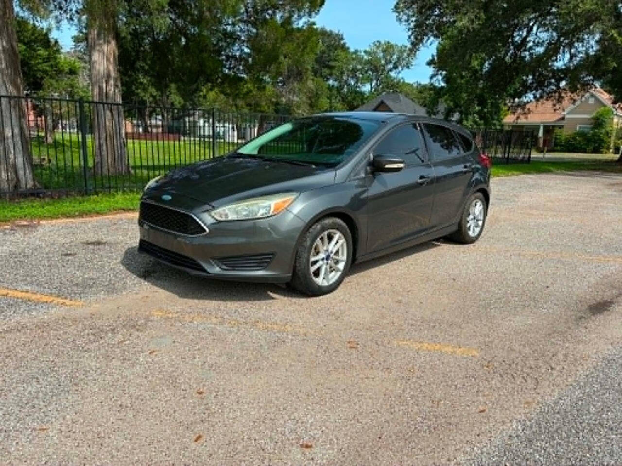 Used 2016 Ford Focus SE FWD image 1