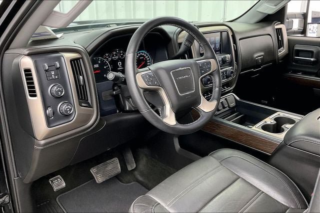 Used 2018 GMC Sierra 2500 Denali w/ Duramax Plus Package AWD/4WD image 17