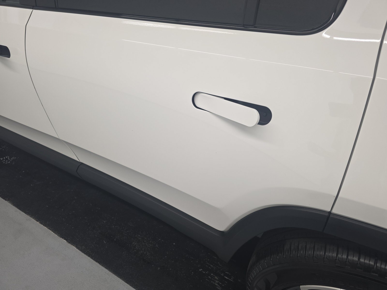 Used 2024 Rivian R1S Adventure AWD/4WD image 37