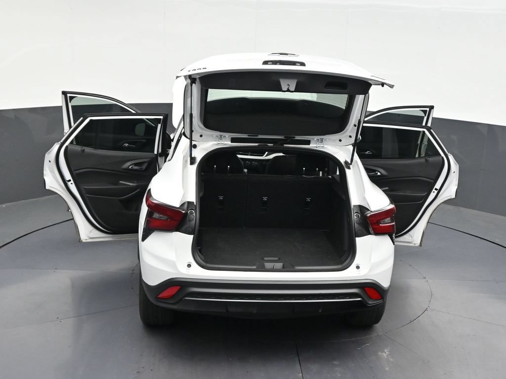 Used 2024 Chevrolet Trax RS FWD image 37
