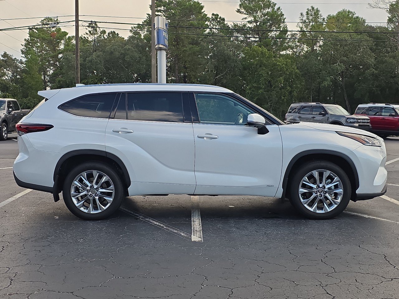 Used 2026 Toyota Highlander Limited AWD/4WD image 8