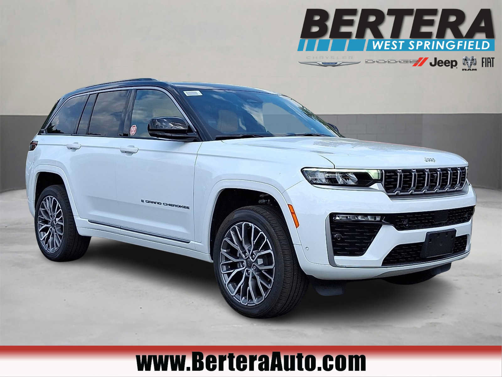 New 2026 Jeep Grand Cherokee Summit w/ Adv Protech Group IV AWD/4WD image 1