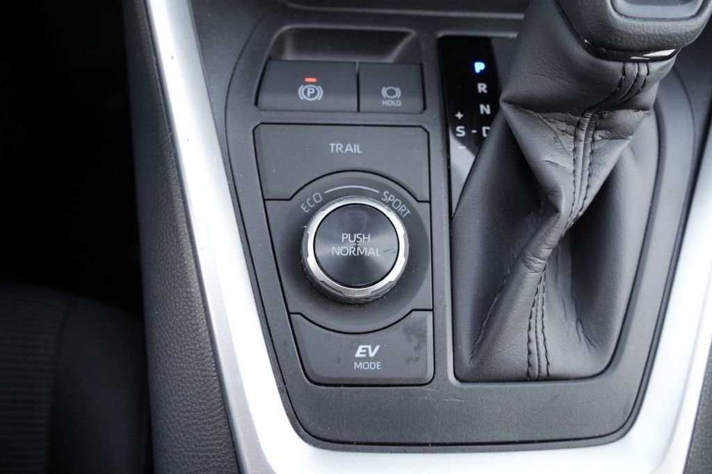 Used 2025 Toyota RAV4 LE image 30