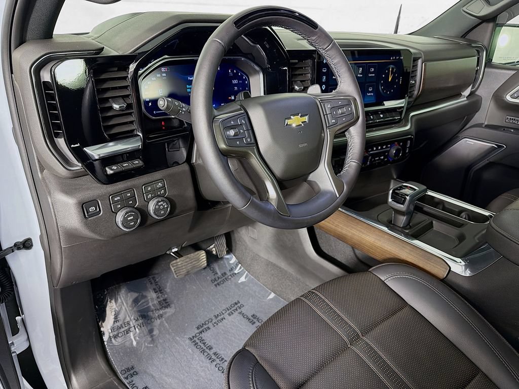 Used 2026 Chevrolet Silverado 1500 High Country AWD/4WD image 9