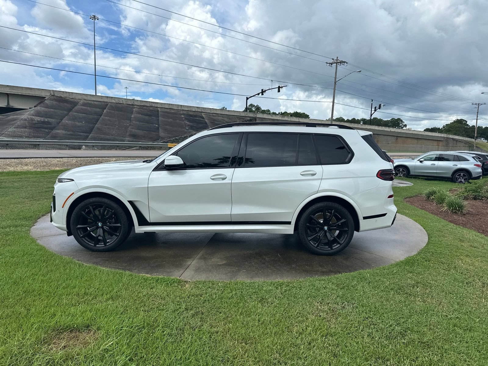 Used 2026 BMW X7 xDrive40i w/ M Sport Package AWD/4WD video 1