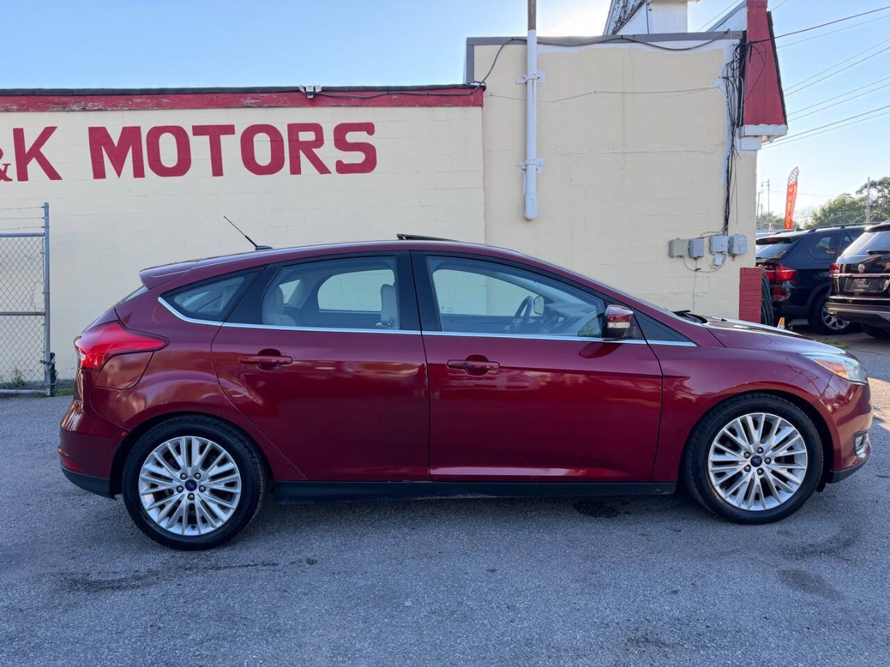 Used 2016 Ford Focus Titanium FWD image 9