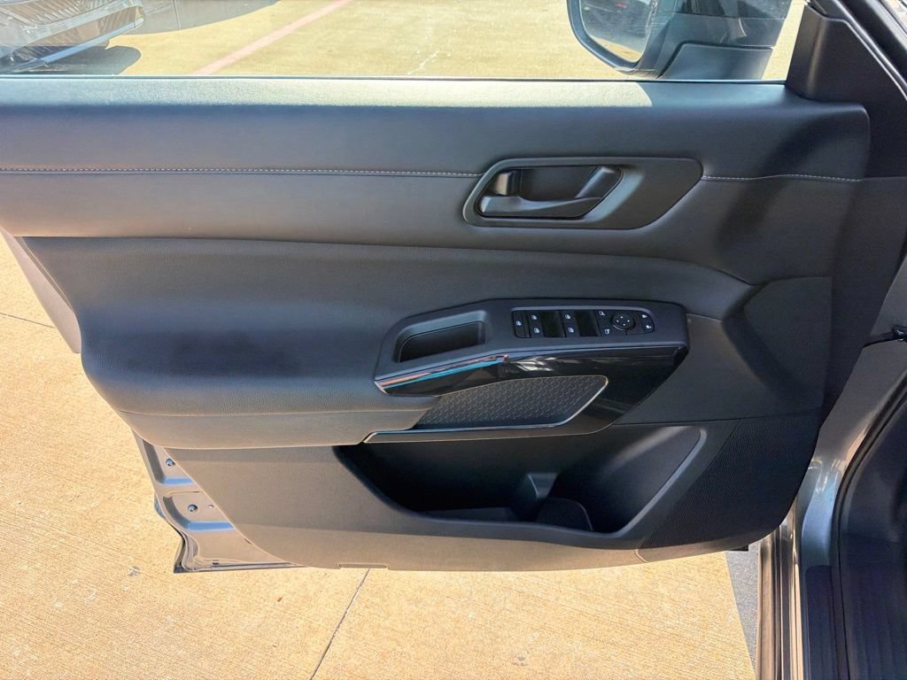 Used 2026 Nissan Pathfinder S AWD/4WD image 12