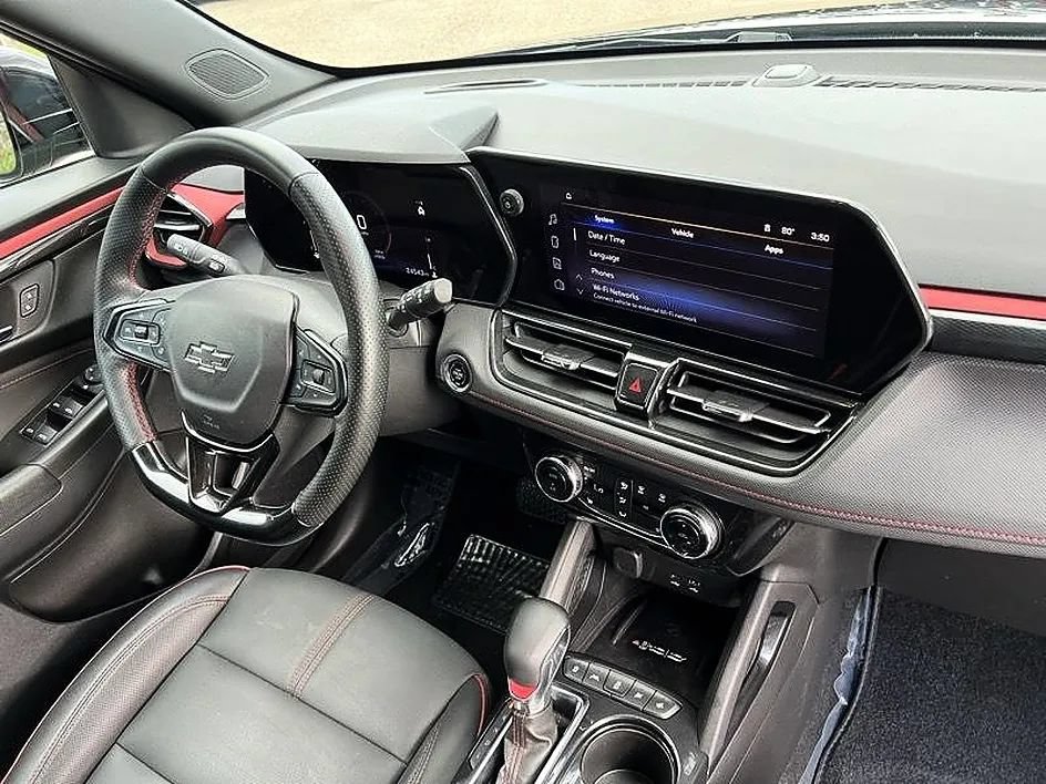 Used 2025 Chevrolet TrailBlazer RS w/ Convenience Package FWD image 19