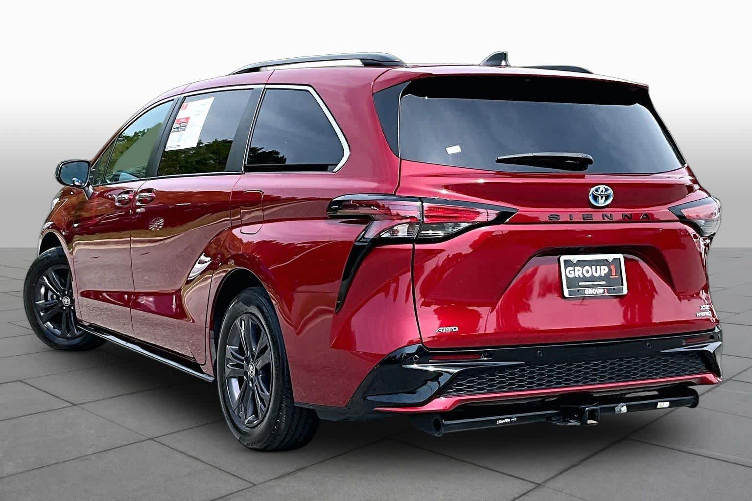 Used 2024 Toyota Sienna XSE w/ XSE Plus Package AWD/4WD image 12