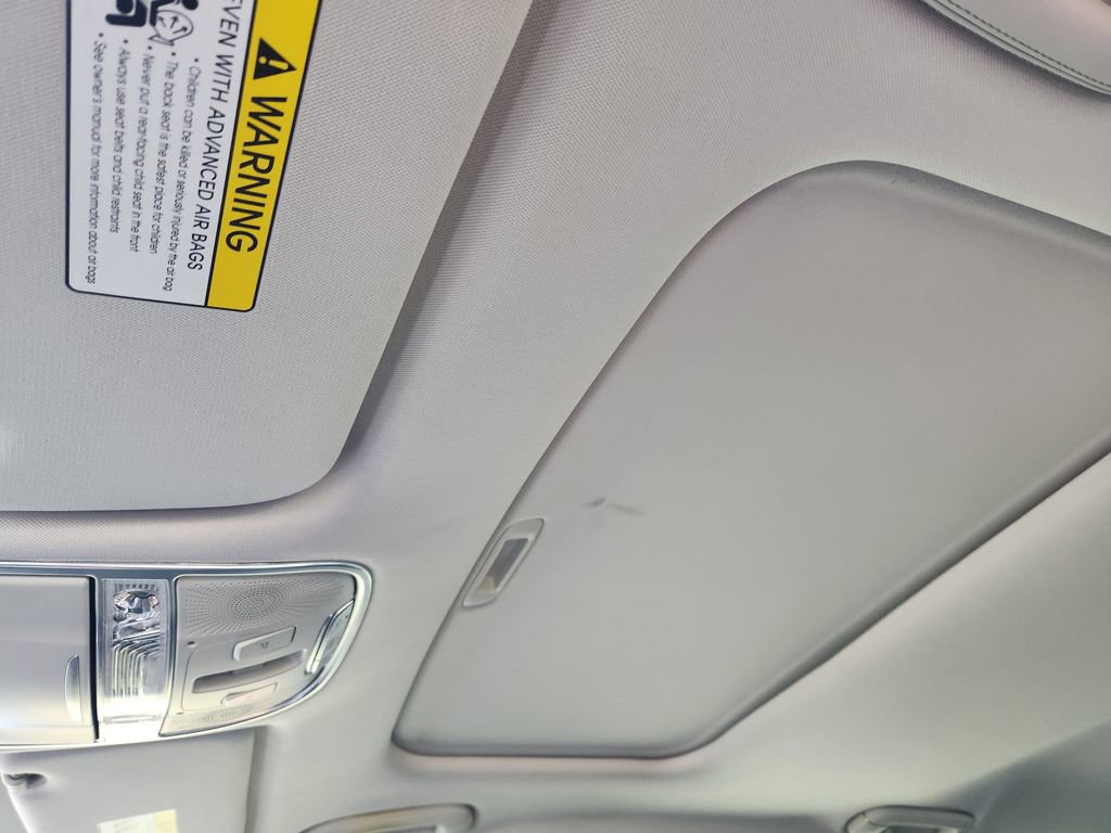 Used 2019 Kia K900 Luxury image 25